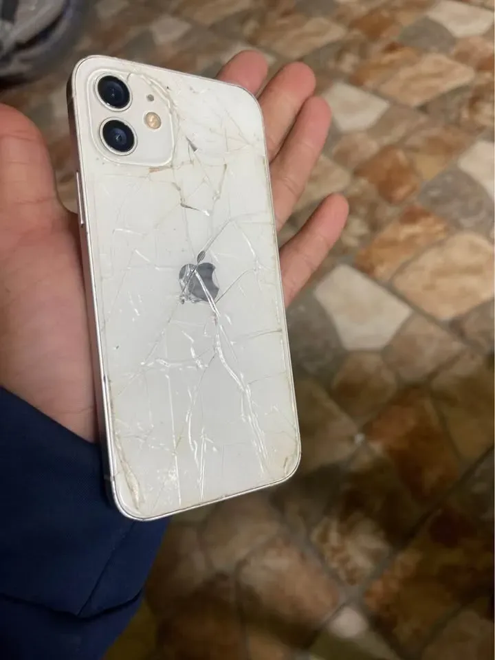 Iphone 12 oficeal - image 1