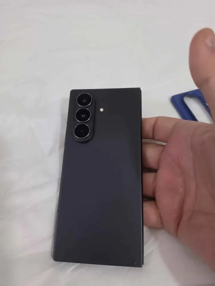 Samsung Z fold 7 256GB 12 ram cover original - image 2