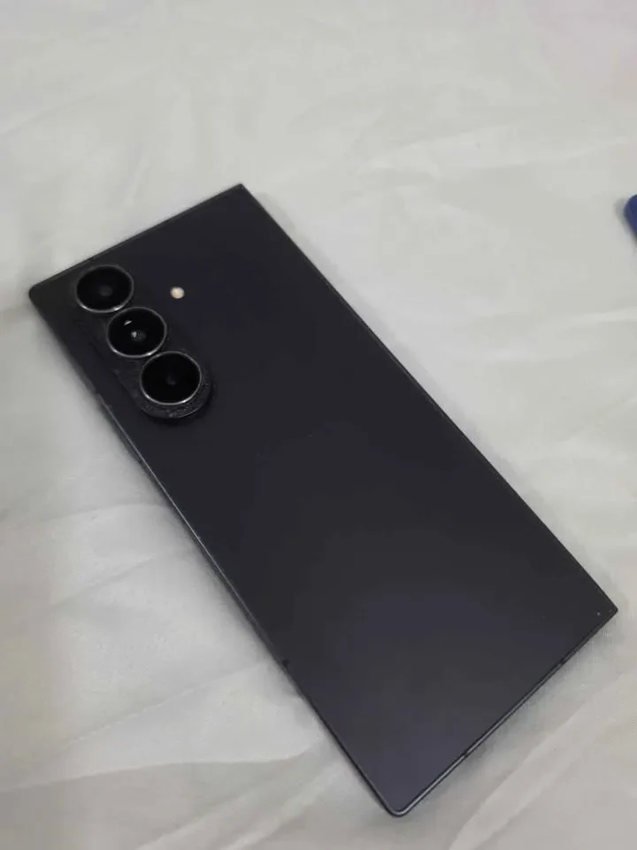 Samsung Z fold 7 256GB 12 ram cover original - image 3