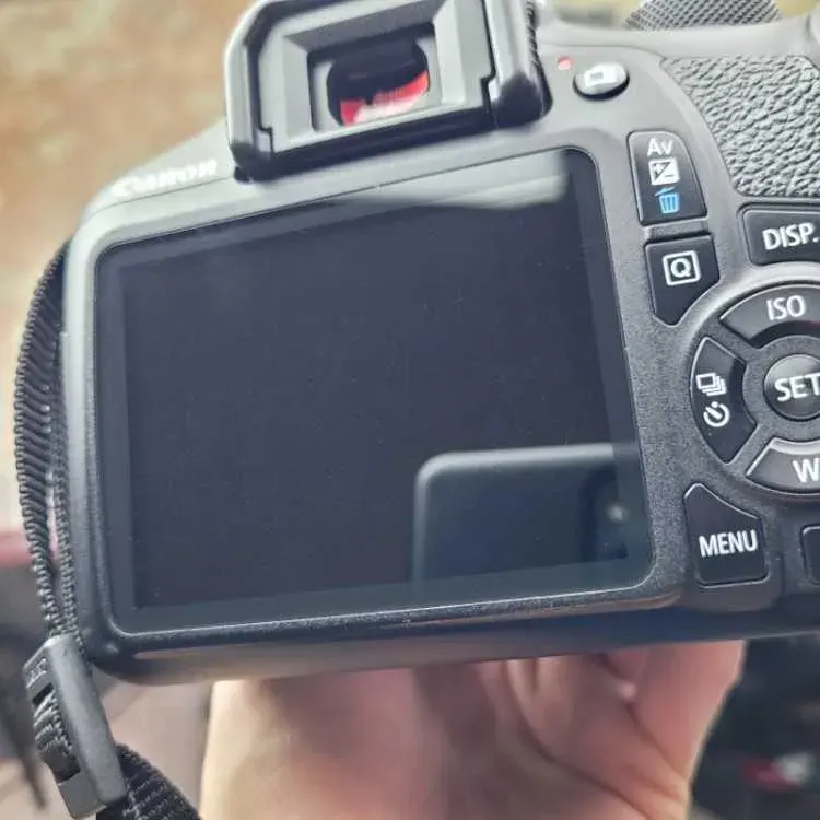 Canon EOS 1300D DSLR Camera with Lens - image 1