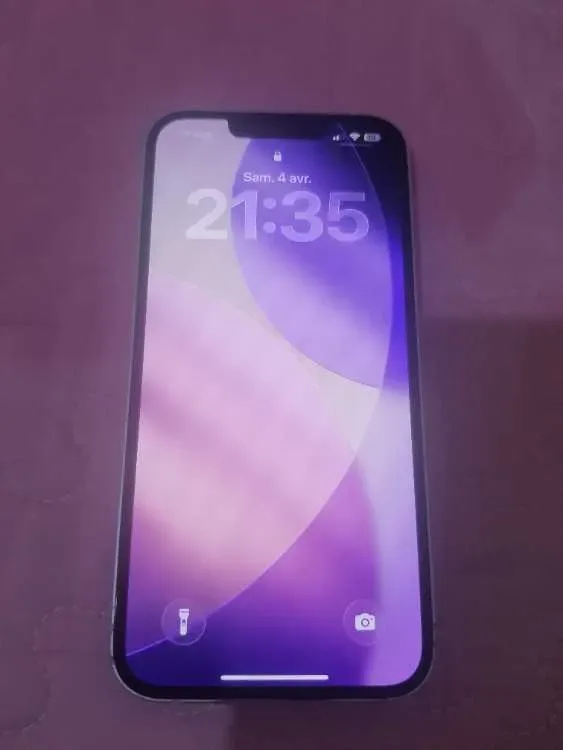 iPhone 13 256GB Rose - État Excellent (Batterie 95%) - image 1