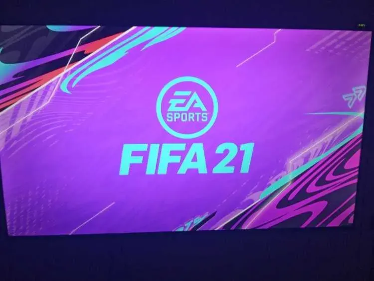 PS4 Pro 1TB – État Neuf avec Boîte et 3 Jeux - image 5