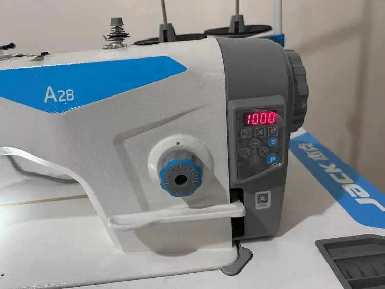 Machine à Coudre Industrielle JACK A2B – État Neuf (Urgent) - image 1