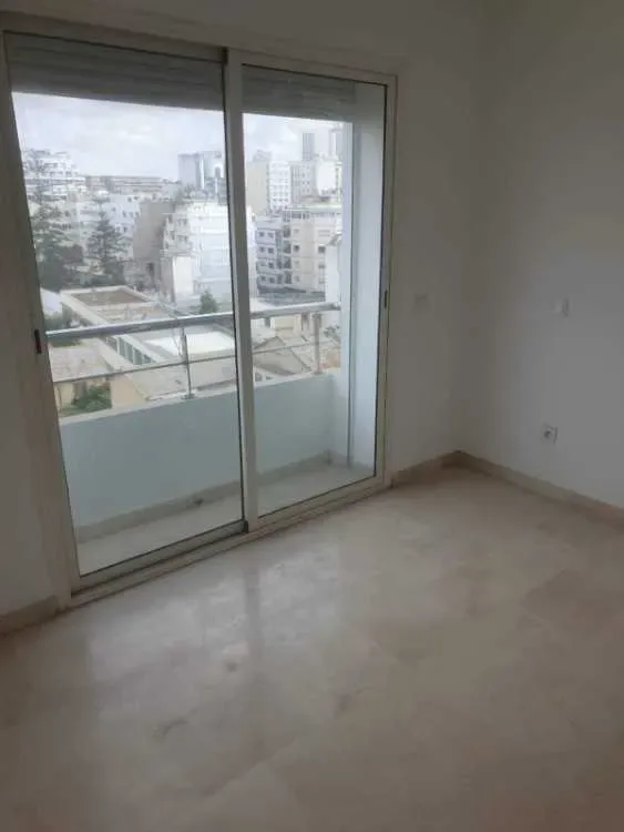 Appartement 2 chambres salon vide bd ziraoui