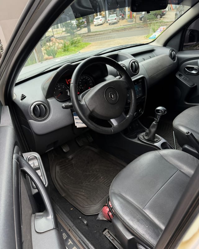 RENAULT DUSTER 2015 — foto 2