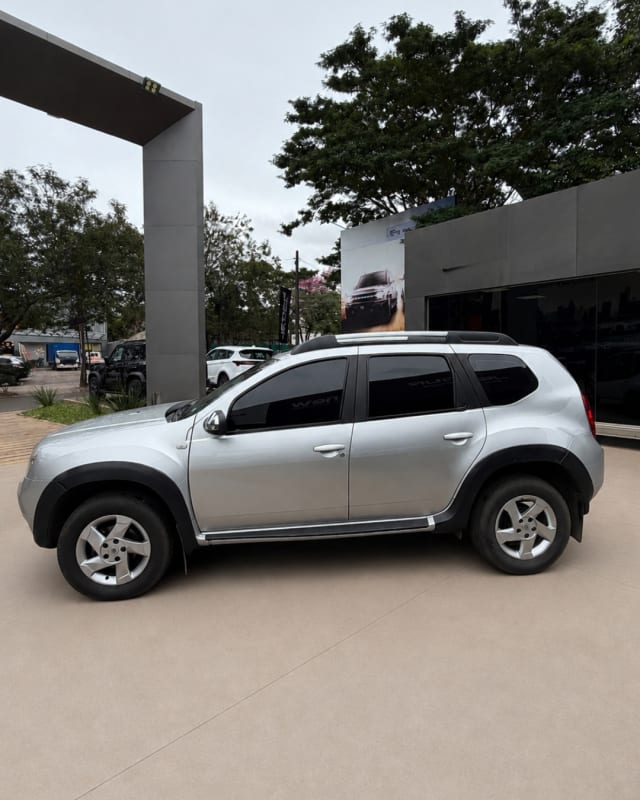 RENAULT DUSTER 2015 — foto 4