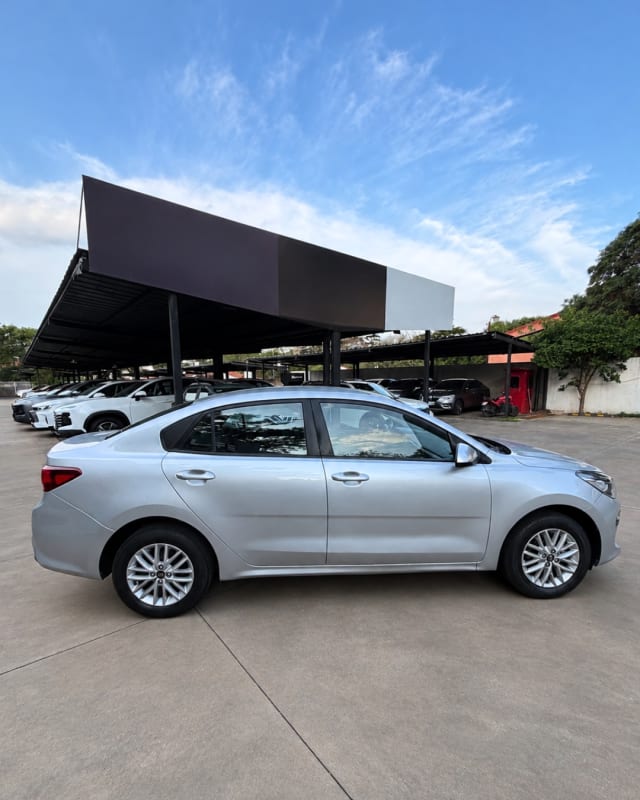 KIA RIO 2018 — foto 4