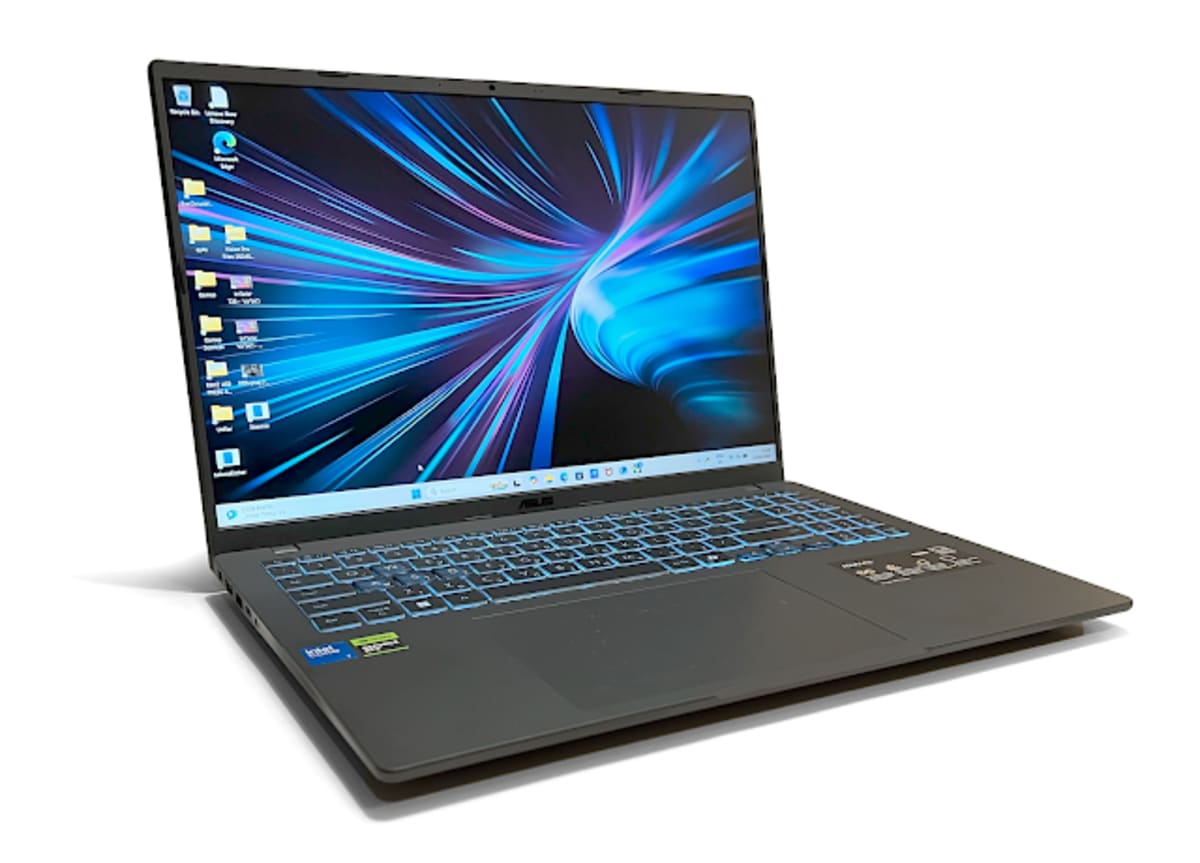 Asus V16 (צילום: גד גניר)