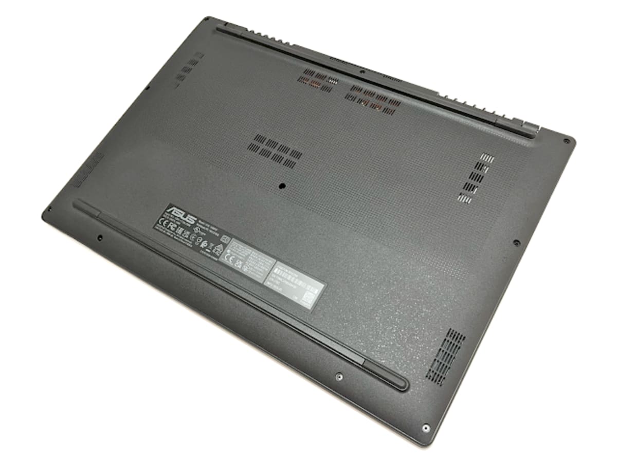 Asus V16 (צילום: גד גניר)