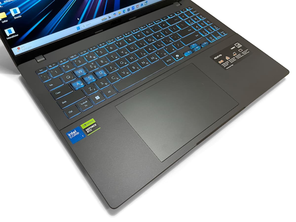 Asus V16 (צילום: גד גניר)