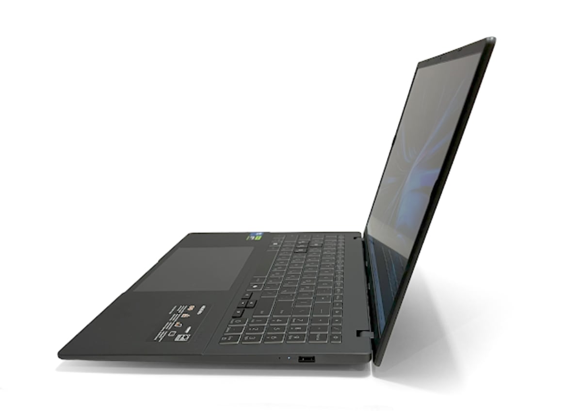 Asus V16 (צילום: גד גניר)
