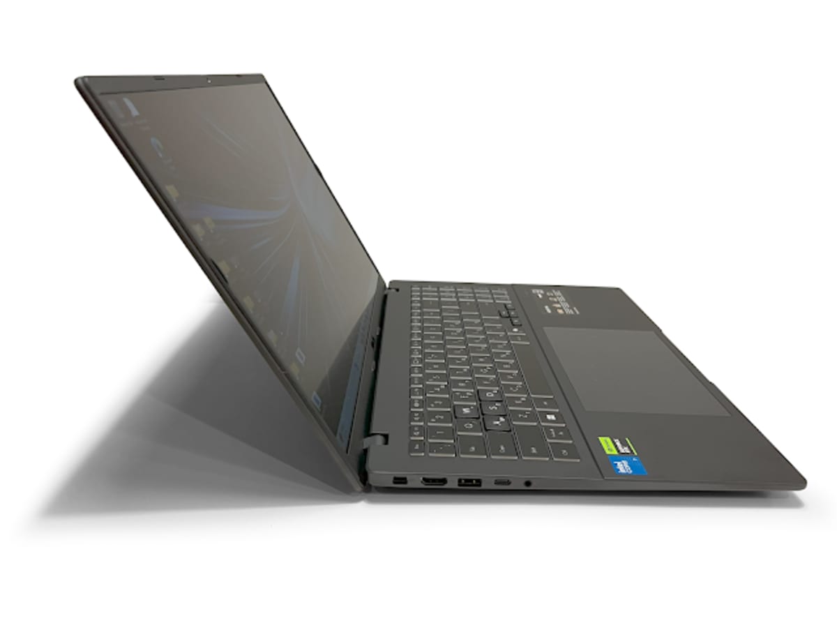 Asus V16 (צילום: גד גניר)