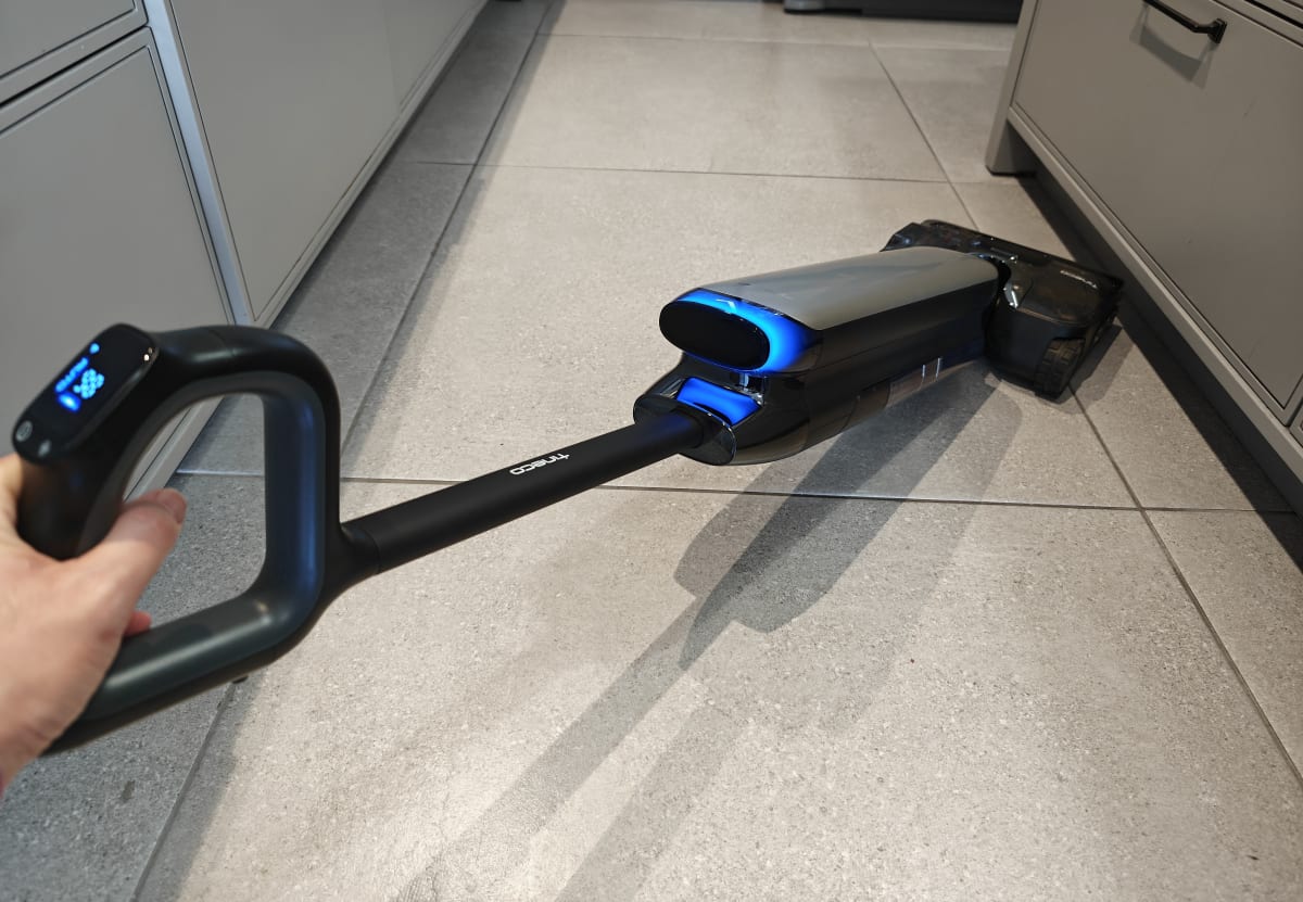 Tineco Floor One S9 Artist (צילום: גד גניר)