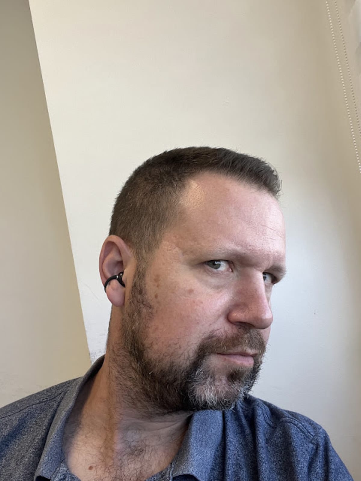 Earfun Clip (צילום: גד גניר)