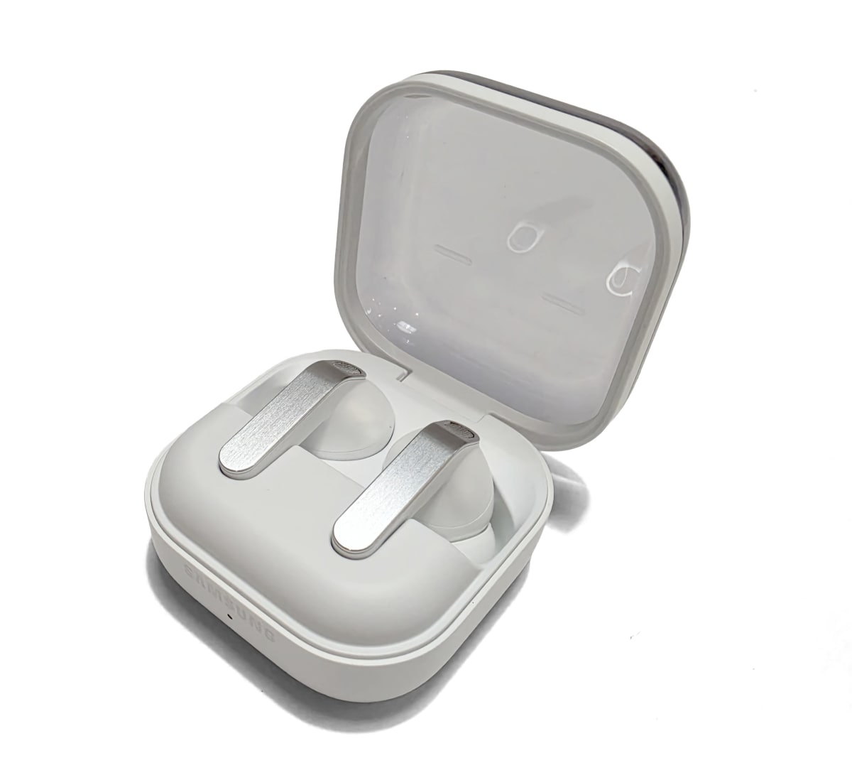 Samsung Galaxy Buds 4 Pro (צילום: גד גניר)