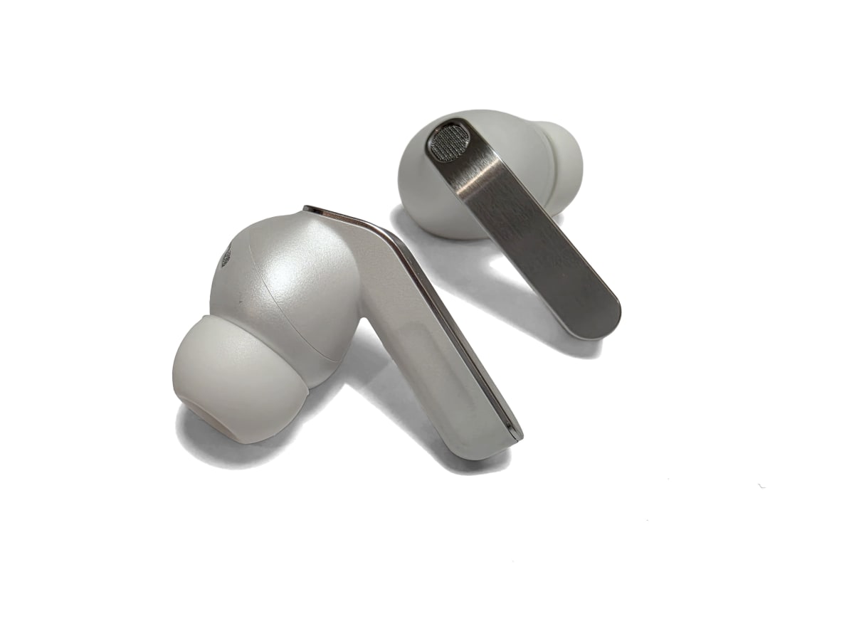 Samsung Galaxy Buds 4 Pro (צילום: גד גניר)
