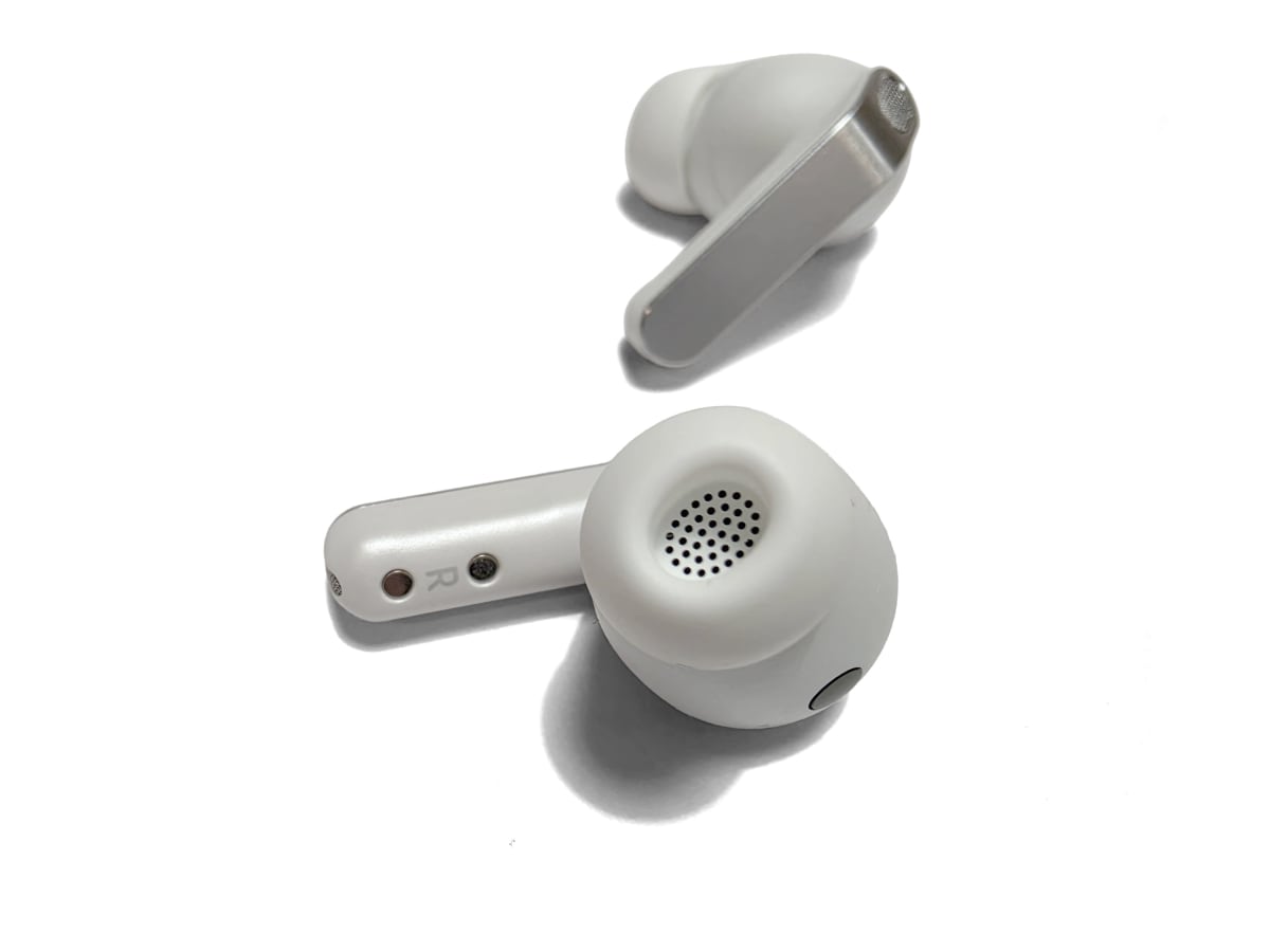 Samsung Galaxy Buds 4 Pro (צילום: גד גניר)