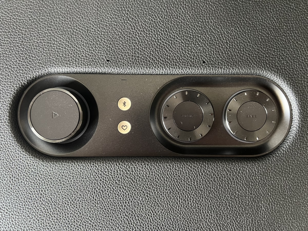 JBL Authentics 500 (צילום: גד גניר)
