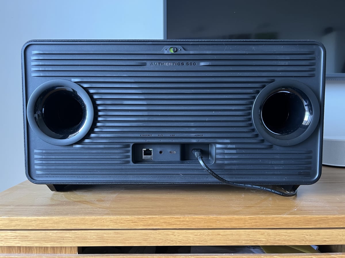 JBL Authentics 500 (צילום: גד גניר)