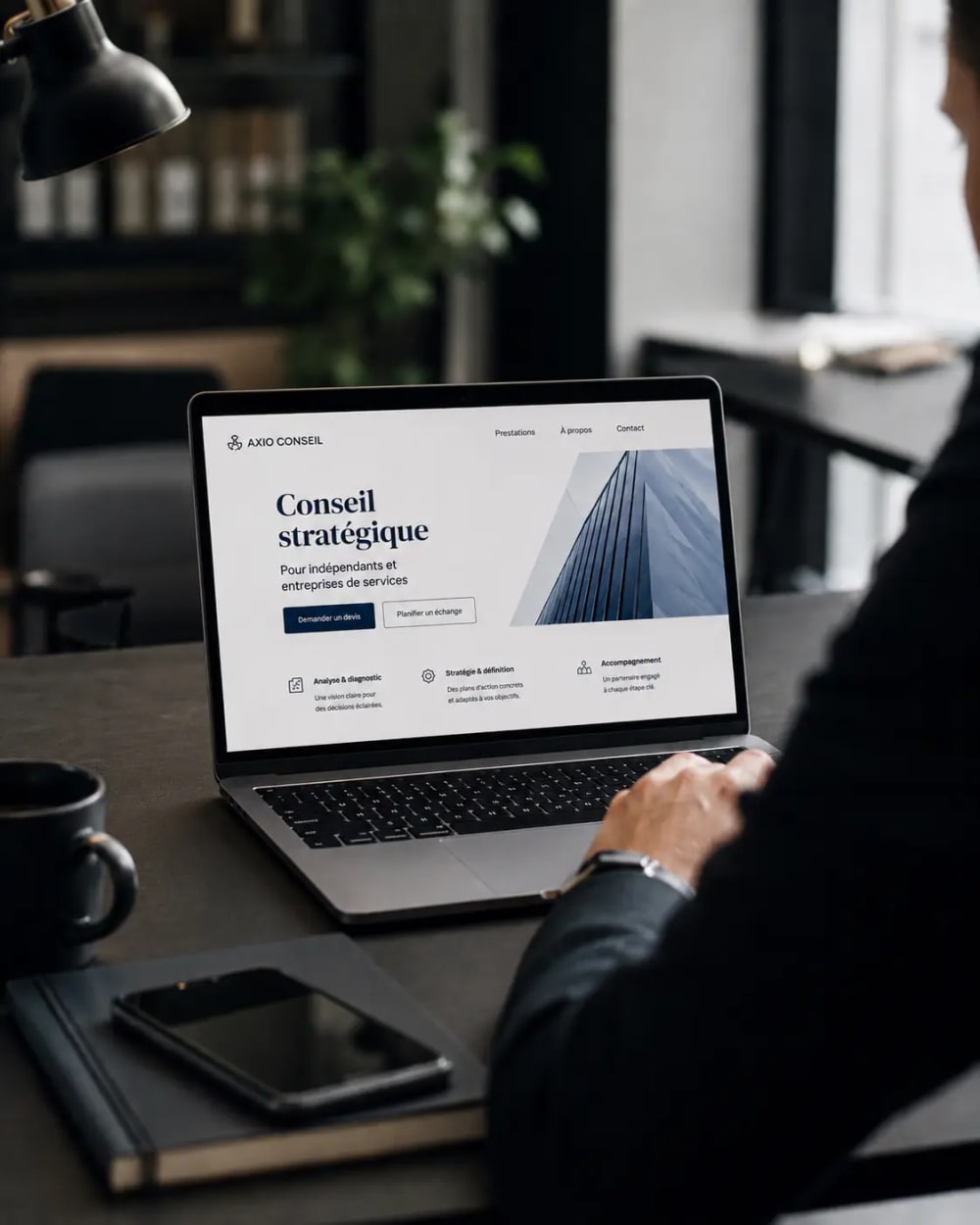 Exemple de site internet professionnel pour consultant, cabinet ou entreprise de services, conçu pour présenter clairement l’expertise et générer des demandes de contact