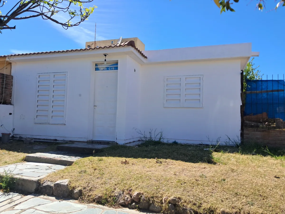Alquilo casa en Ciudad de la Punta
