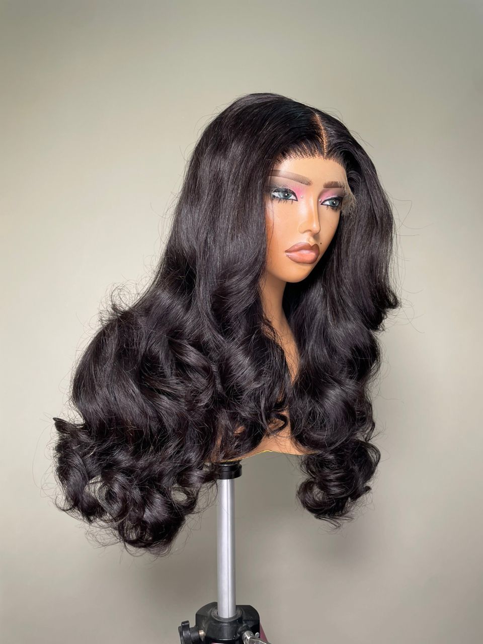 This luxurious deep wave lace front wig offers voluminous curls with a natural hairline. Ideal for achieving a bold, glamorous look with minimal styling effort