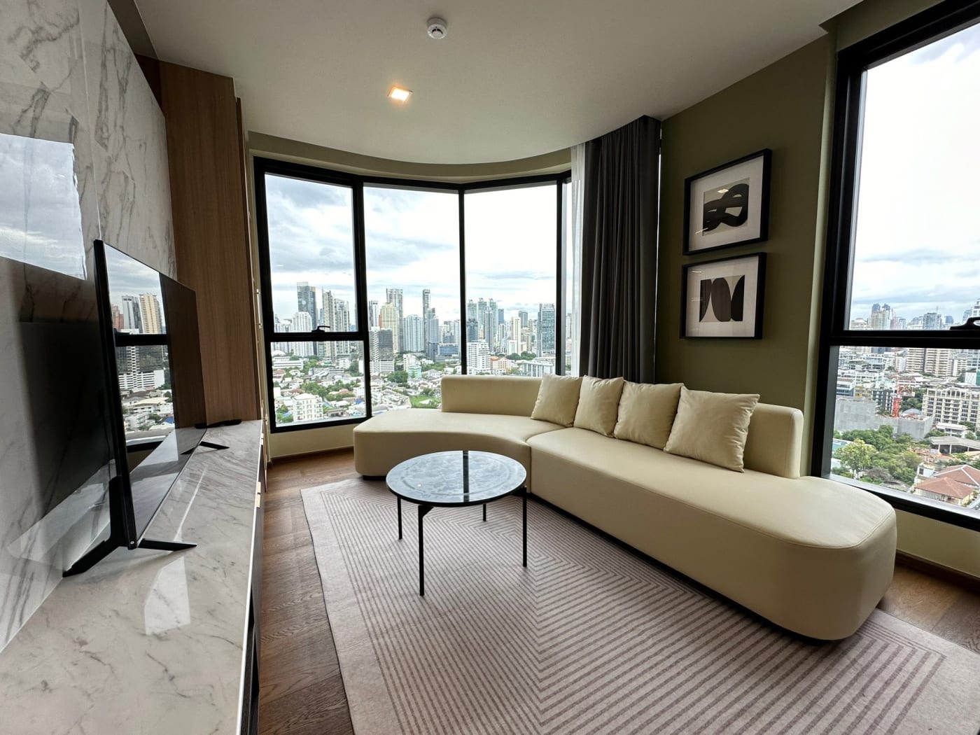 2 Bedroom Rental in Sukhumvit 36 - Main Image