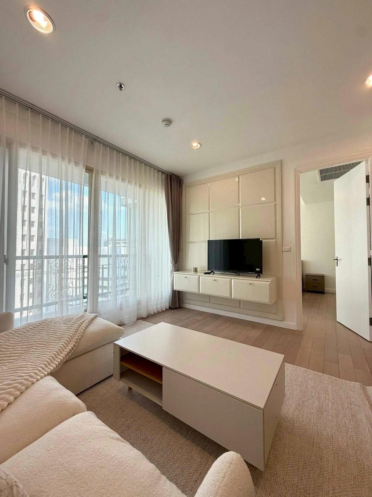 1 Bedroom Condo in Chidlom | Bangkok Apartments - Image 3