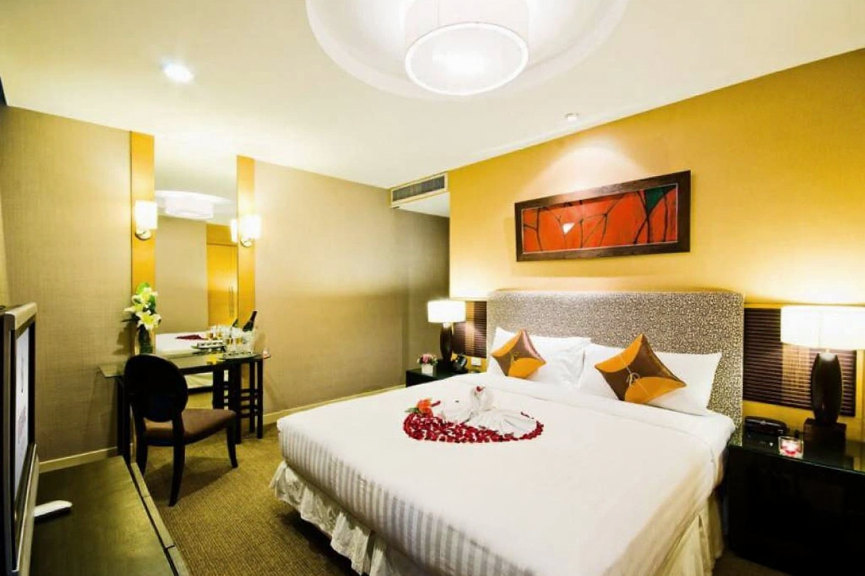 3 Bedroom Apartment in Sathorn | Bangkok Property - Image 2
