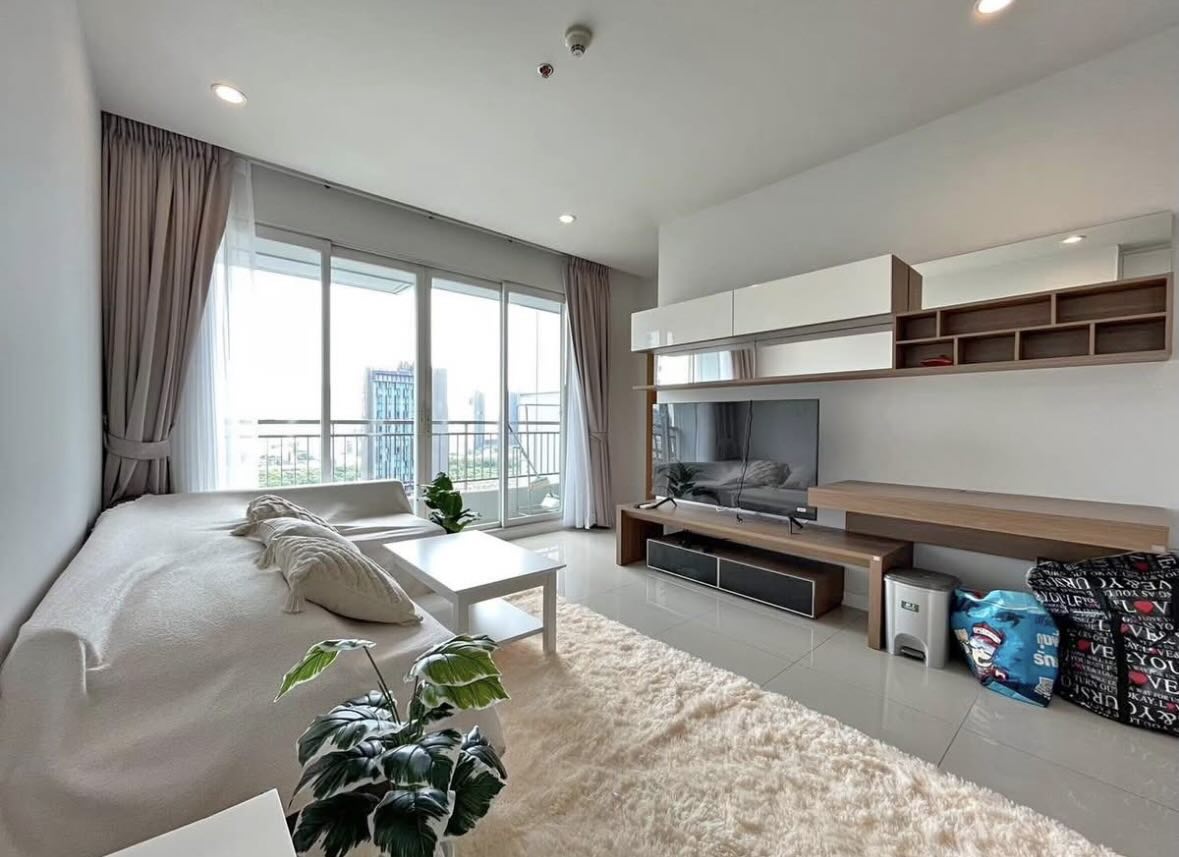 1 Bedroom Condo in Bangkok | Bangkok Apartments for Rent - Image 2