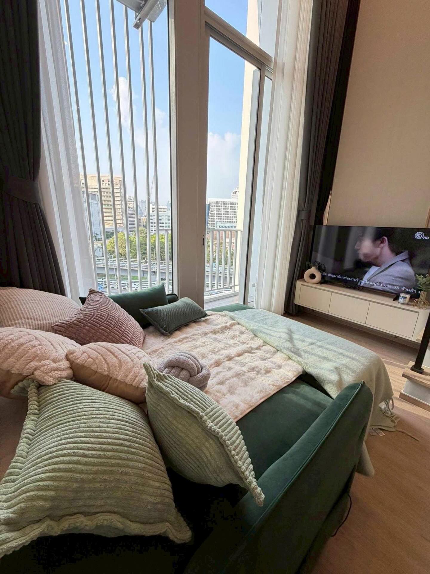 1 Bedroom Condo in Samyan | Bangkok Apartments for Rent - Image 2