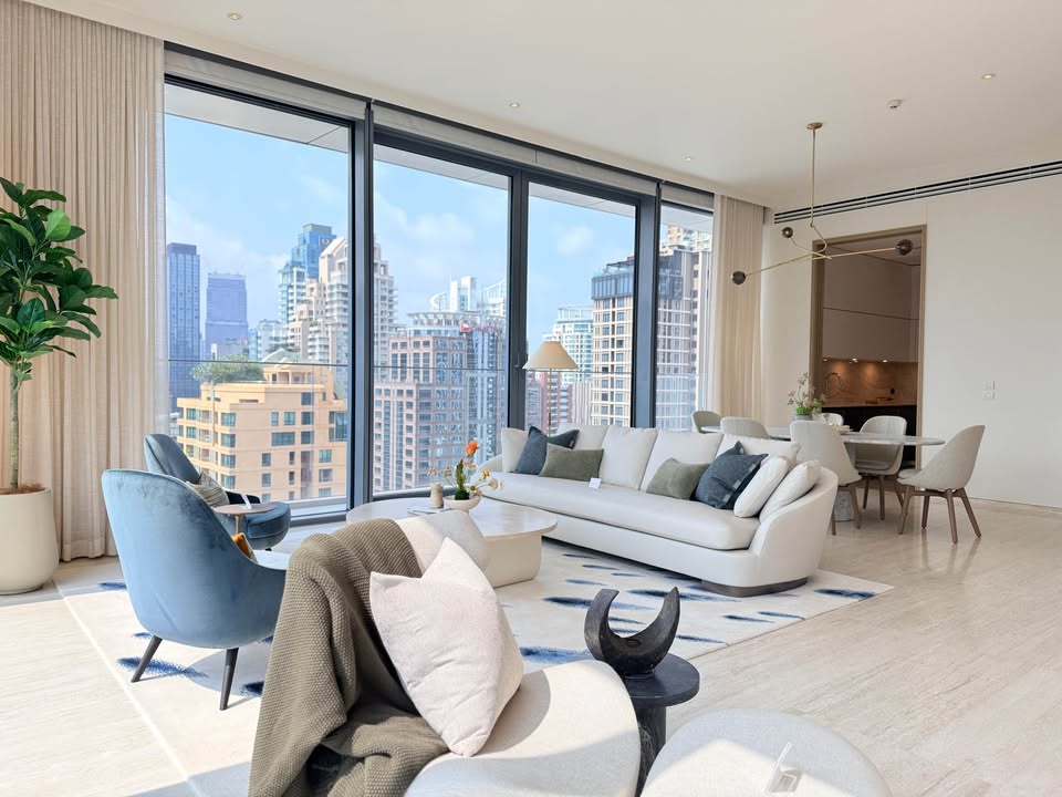 Prestige Pet-friendly Residence with Direct U.S. Embassy Views (Freehold)
