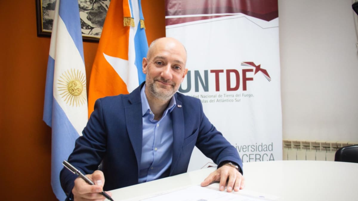 La UNTDF emitió el título número 500 y abre paso a la implementación del Título digital