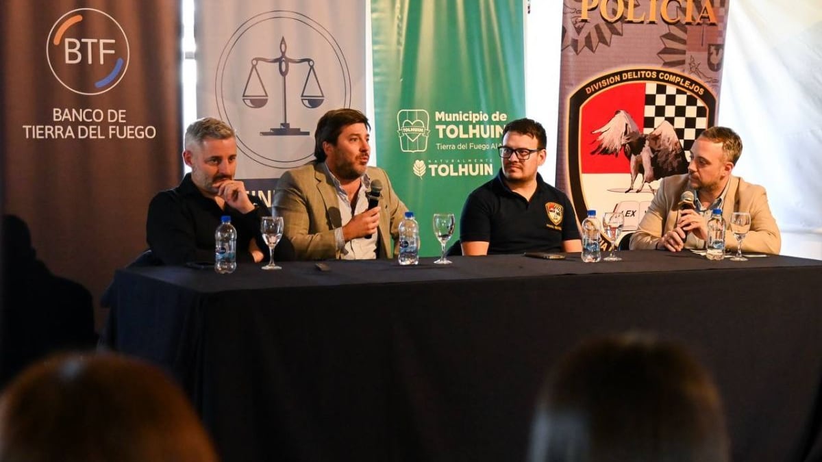 Se realizó una charla sobre ciberseguridad y protección frente a riesgos digitales en Tolhuin