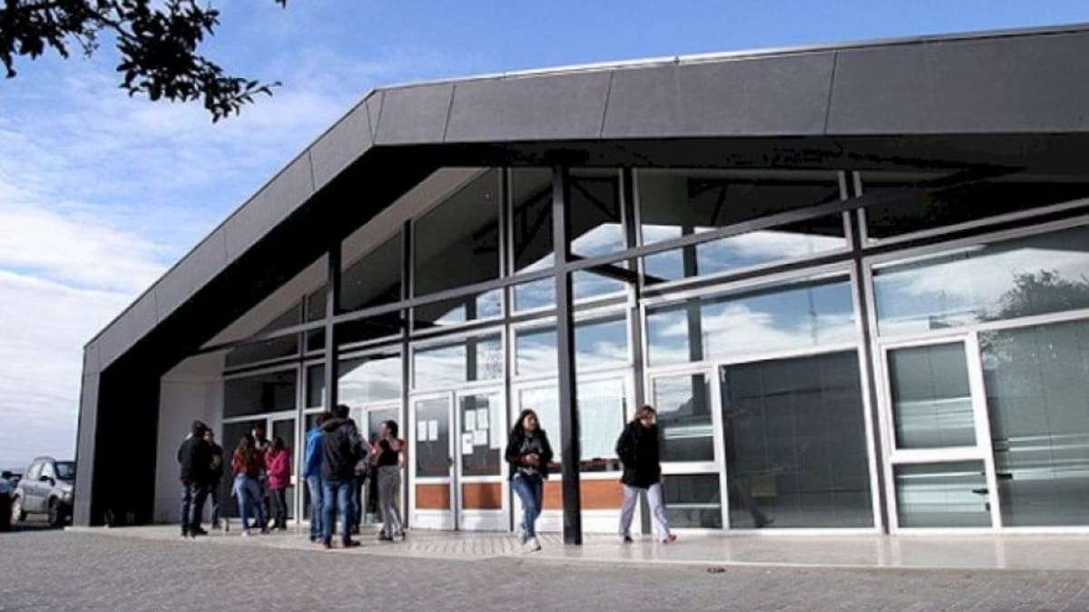 Con más de 25 carreras disponibles, esta semana culmina la inscripción para ingresar a la UNTDF