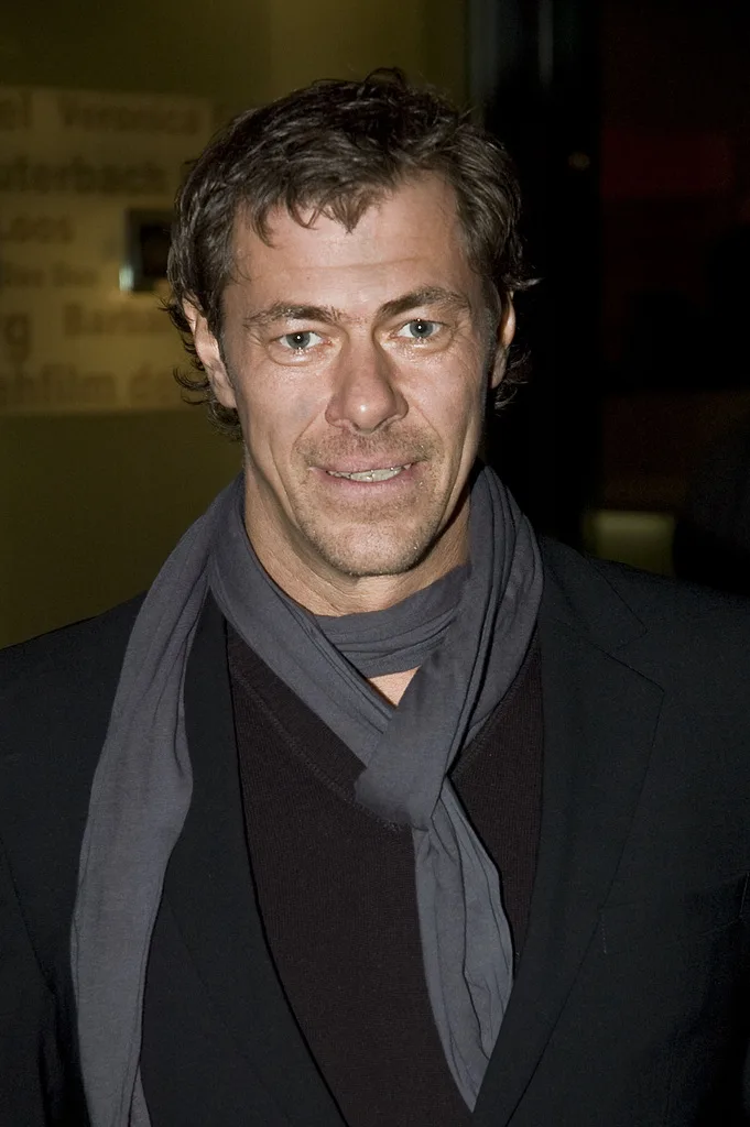 Maín, La Casa de la Felicidad