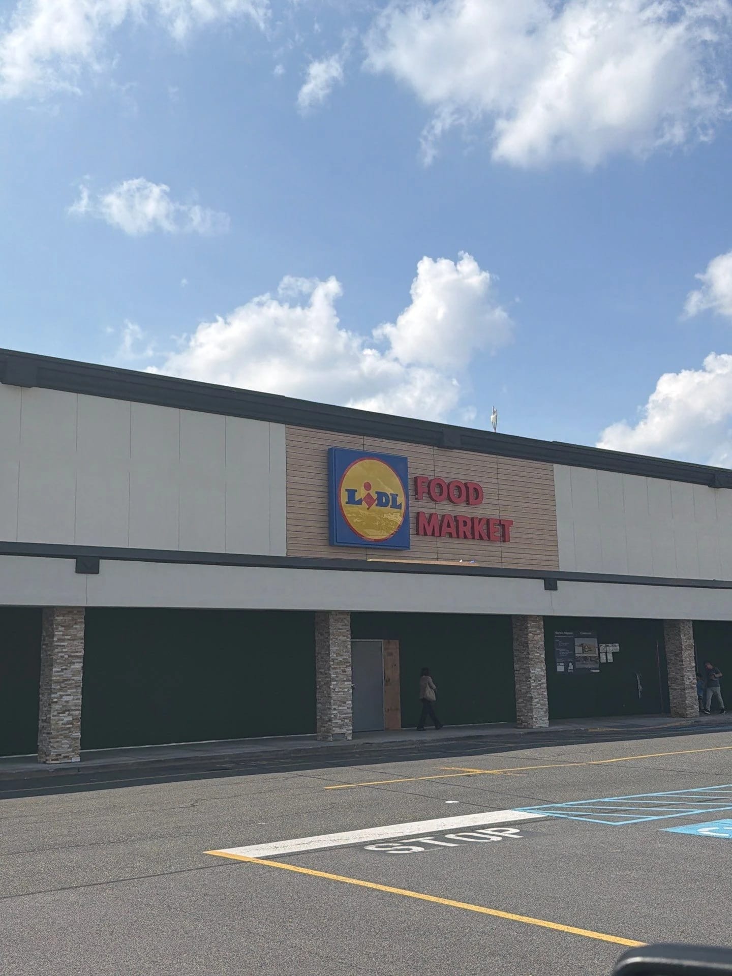 Lidl retail facade in Staten Island