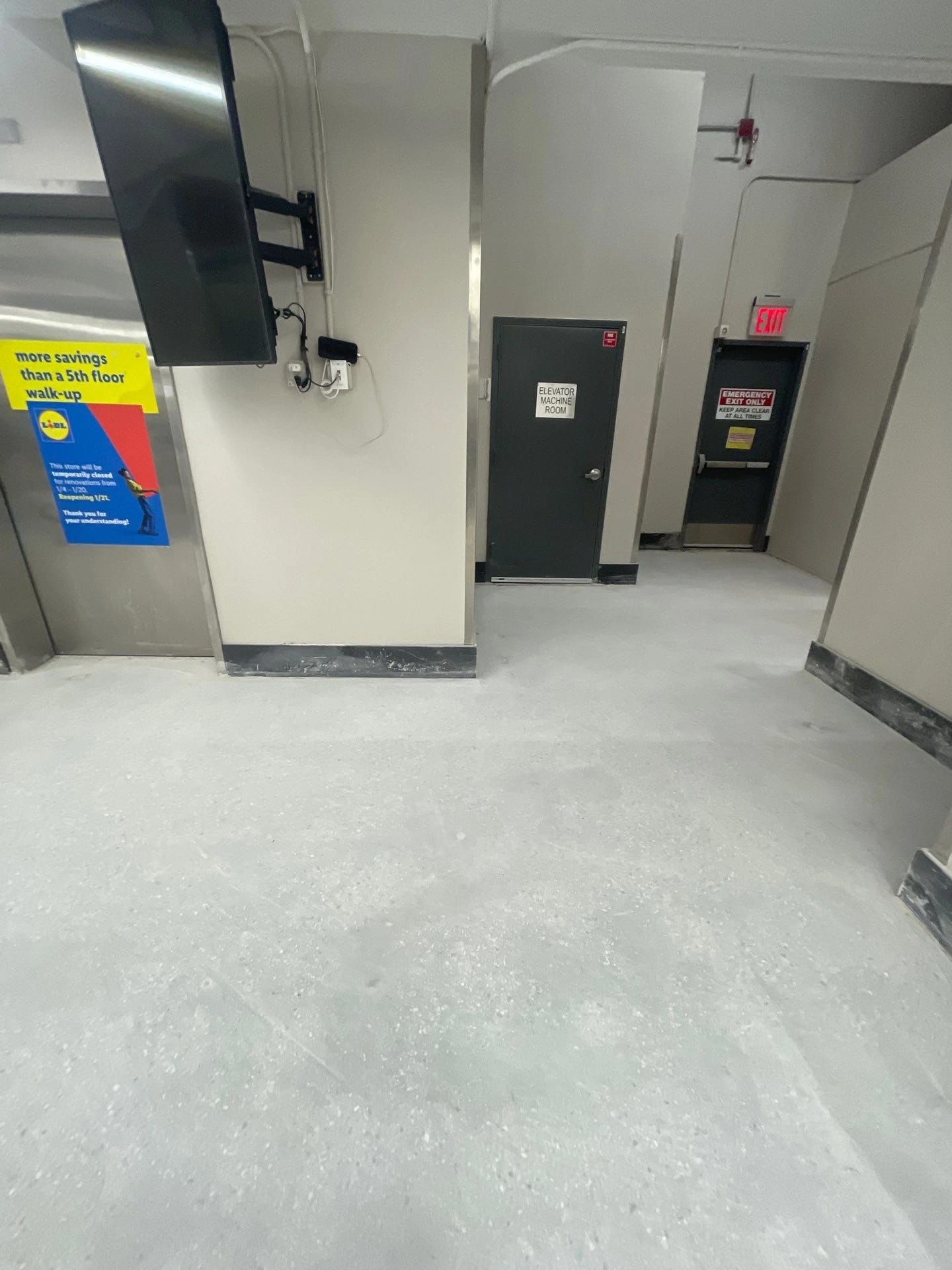 Finished floor in the supermarket service corridor