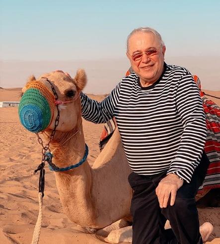 Евгений Петросян прокатился на верблюде в пустыне ОАЭ