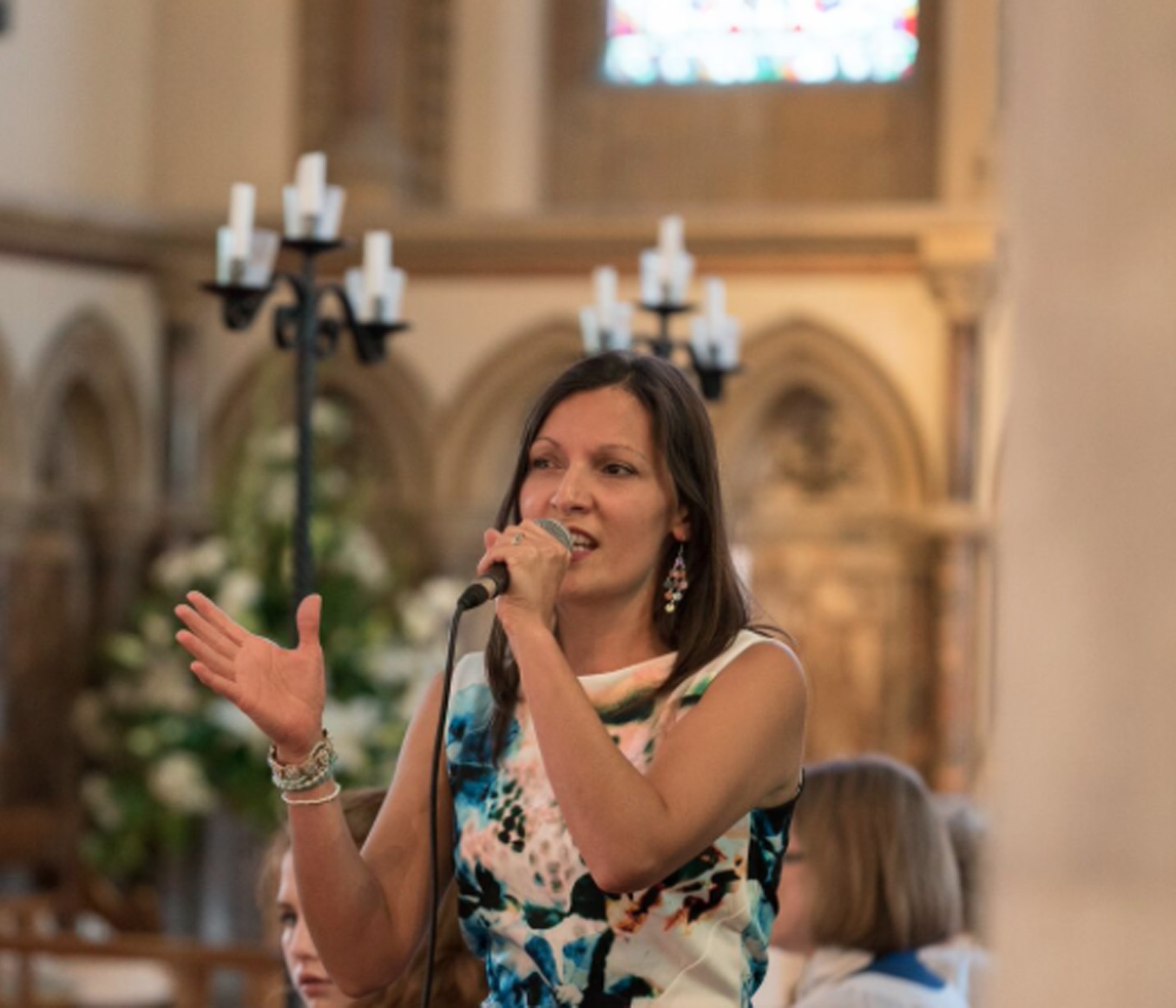 photo of Nina singing at a church wedding