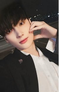 Huening Kai's Weverse B-2 Photocard