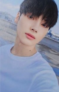 Huening Kai's Weverse A-1 Photocard