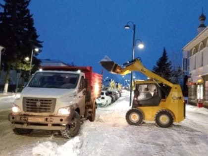 Коммунальные службы подмосковной Каширы проводят обработку общественных территорий округа