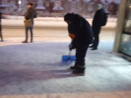 МКУ Лобни устраняет последствия снегопада