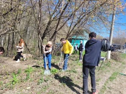 Старшеклассники МОУ гимназии №7 на традиционном субботнике