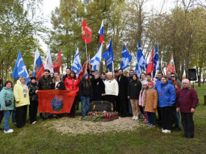 В сквере рядом с городским кладбищем Зарайска состоялась традиционная акция «Свеча памяти»