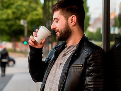 Врач рассказала, какая доза кофеина в день безопасна для гипертоников