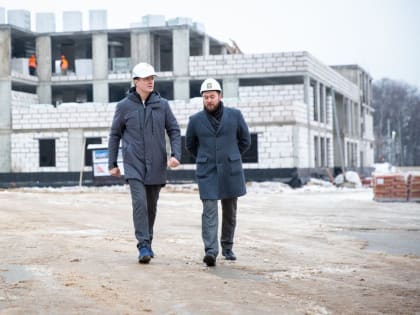 Владимир Волков проверил ход строительства соцобъектов в ЖК Люберец