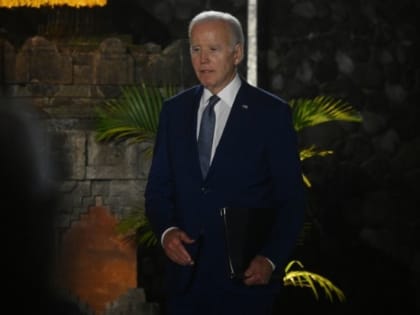 Американский военный назвал постановкой поездку Байдена на Украину