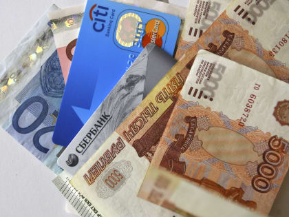«Известия»: Центробанк введет минимальную сумму возмещения по страхованию банковских карт